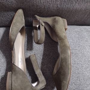 Ann Taylor green suede flats